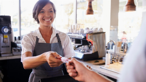 Mastercard cambia la carta: più resiliente offline, meno esposta online